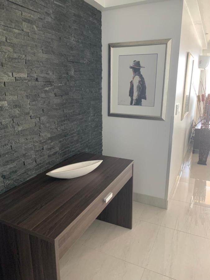 Stunning 2 Bedroom Ocean View Apartment Gold Coast Exteriér fotografie